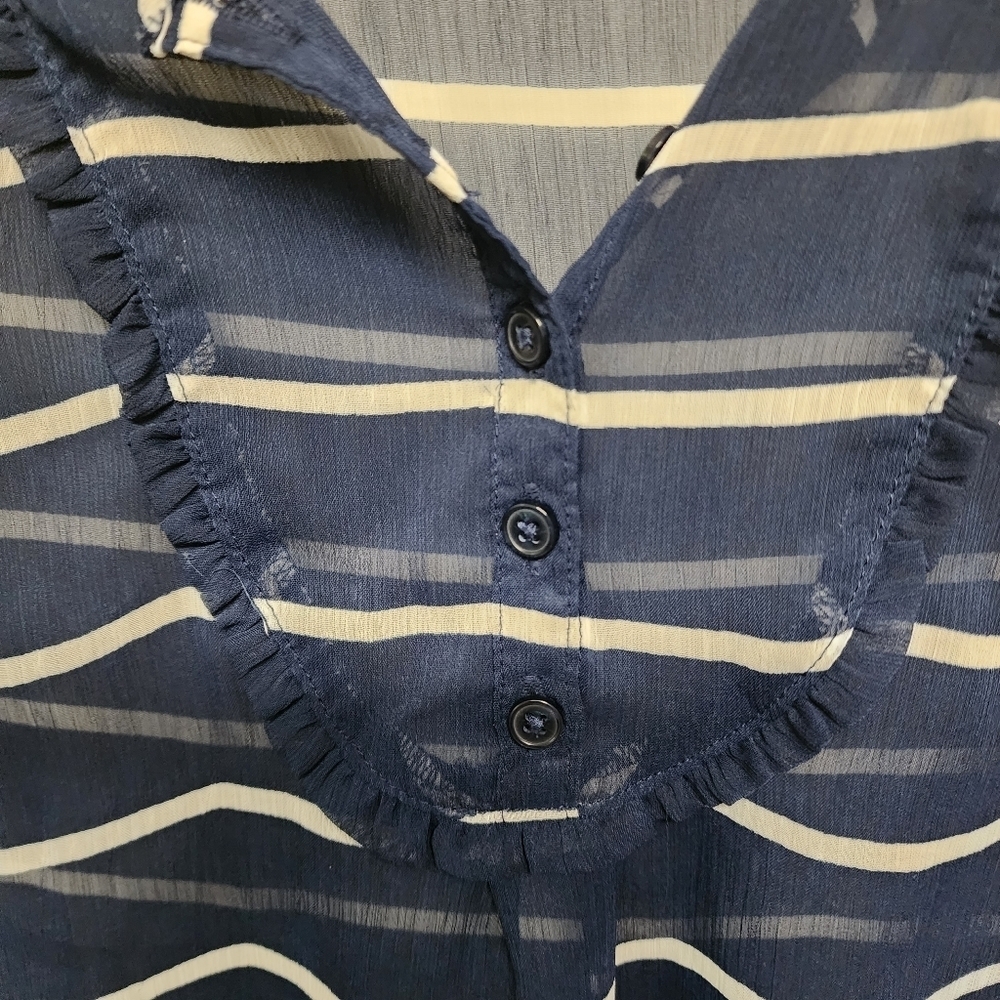 Gap. Shear see though tank top. Buttons kn the fron with a Little ruffle. Size M - Picture 2 of 4